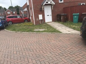 المنطقة المحيطة بالمنشأة