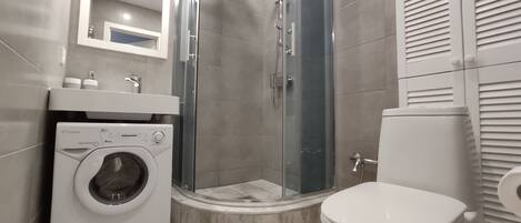 Appartamento (Gikalo street 8) | Bagno | Doccia, asciugacapelli, asciugamani, sapone
