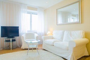 อพาร์ทเมนท์ (Pobediteley prospect 3) | ห้องนั่งเล่น | ทีวีจอแบน