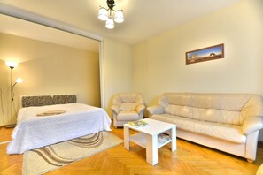 อพาร์ทเมนท์ (Myasnikova street 34) | 1 ห้องนอน, เตารีด/โต๊ะรีดผ้า, ผ้าปูที่นอน