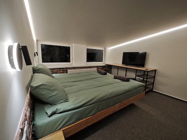 Loft, Non Smoking, Courtyard View | 1 bedroom, iron/ironing board, free WiFi, bed sheets