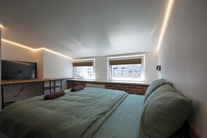 Deluxe Room, Non Smoking, Courtyard View | Iron/ironing board, free WiFi, bed sheets