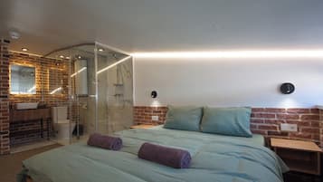 Deluxe Room, Non Smoking, Courtyard View | 1 bedroom, iron/ironing board, free WiFi, bed sheets