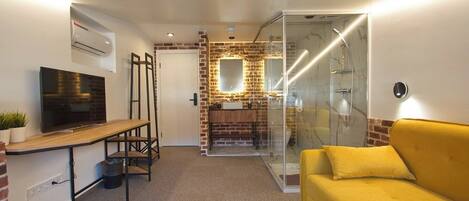 Deluxe Room, Non Smoking, Courtyard View