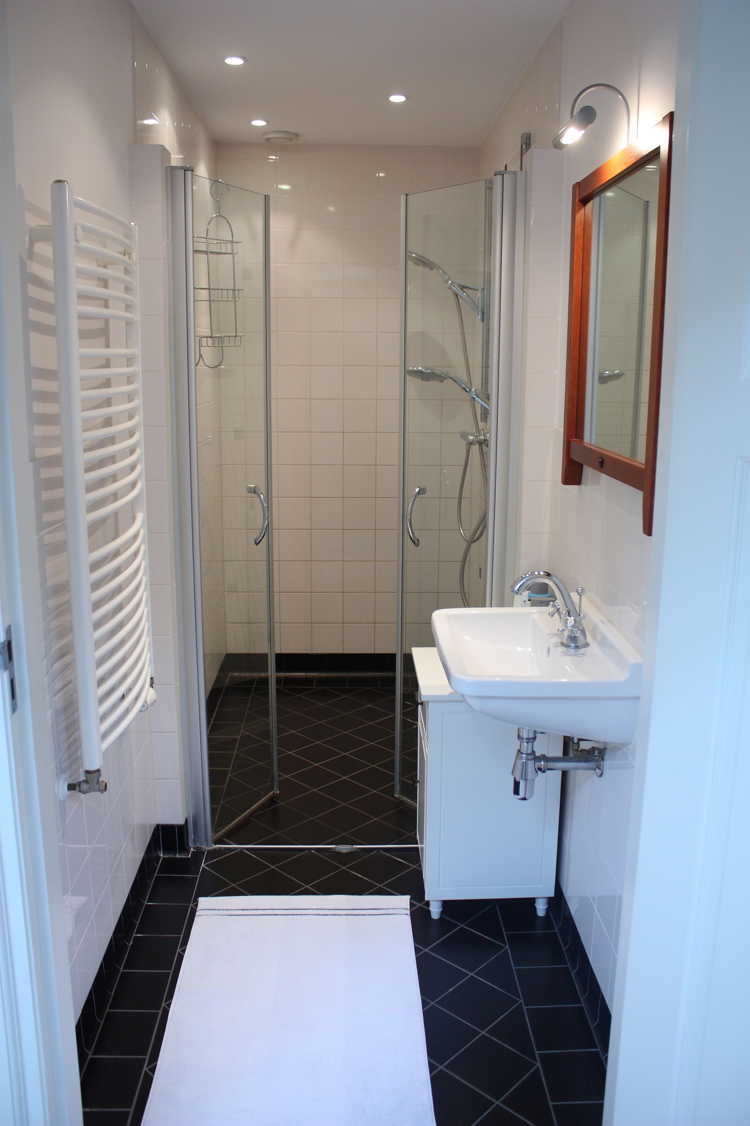 Towels, soap, shampoo, toilet paper