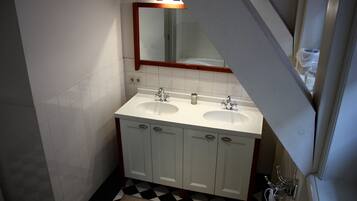 Handdoeken, zeep, shampoo, toiletpapier