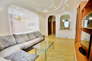 Apartament bàsic | Sala d'estar | Televisor de pantalla plana 