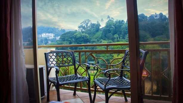 Standard Double Room | Terrace/patio - Hotel Lakefield Exellence (Kandy)