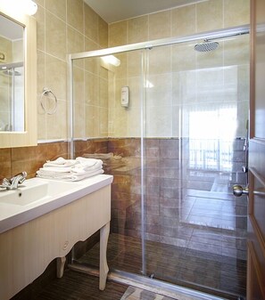 Shower, rainfall showerhead, hair dryer, towels - Seaview Suite Hotel (Kusadasi)