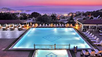 Kolam renang outdoor