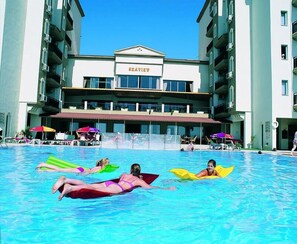 Outdoor pool - Seaview Suite Hotel (Kusadasi)