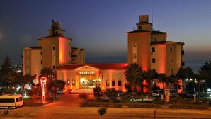 A hotel with a central entrance, multiple wings, and a well-lit facade. - Seaview Suite Hotel (Kusadasi)