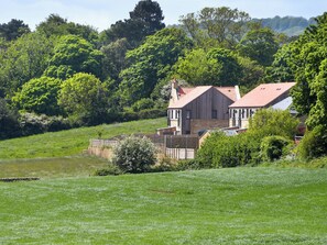 Property grounds - 3 bedroom accommodation in Cloughton, near Scarborough (Cloughton, near Scarborough)