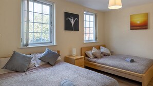Newcastle City Town House | 4 bedrooms, iron/ironing board, free WiFi, bed sheets - Newcastle City Town House (Newcastle-upon-Tyne)