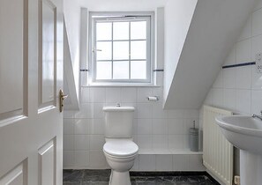 Casa de ciudad | Baño | Amenidades de baño gratuitas, secadora de cabello, toallas