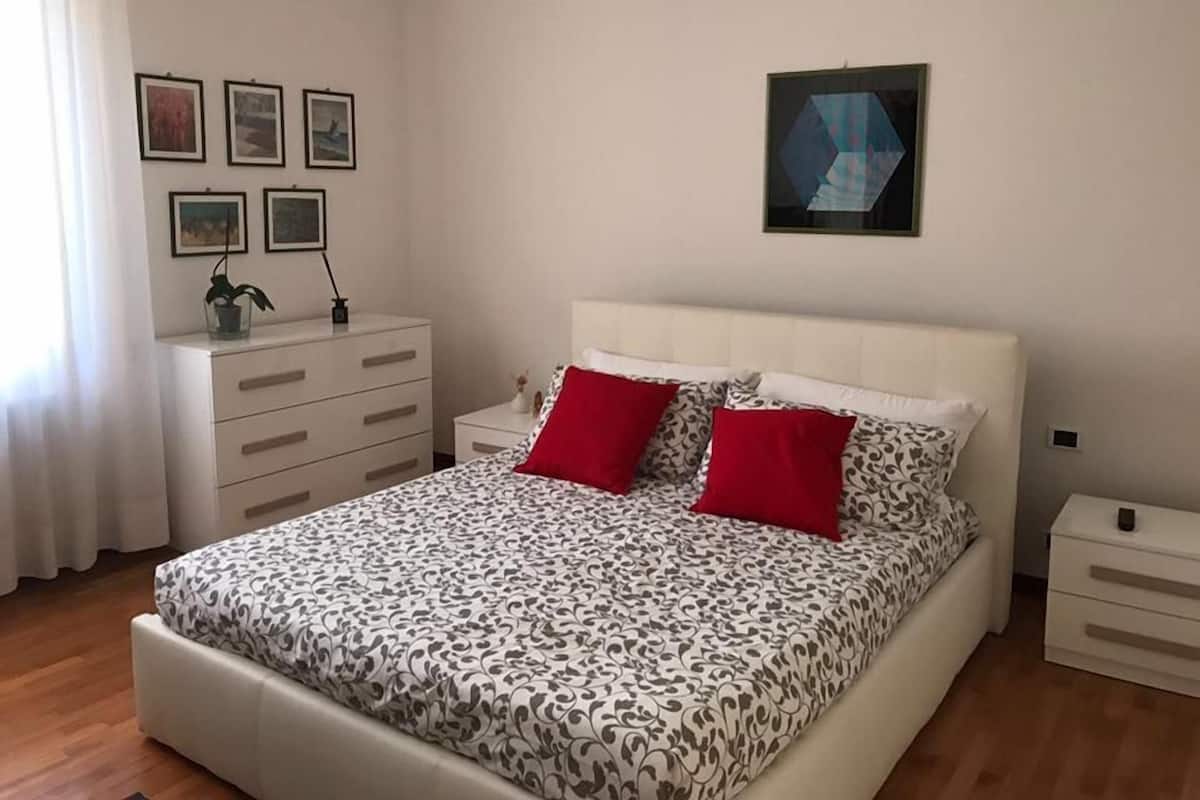 Minibar, blackout curtains, free WiFi, bed sheets