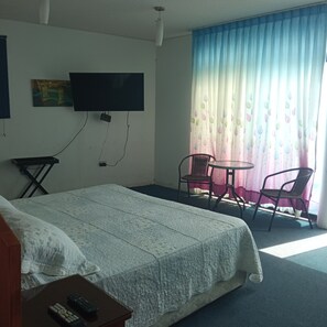 6 عدّة غرف نوم وواي فاي مجانًا وملاءات أسرّة