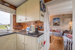 Coffee/tea maker - A converted boat which overlooks Snettisham RSPB reserve (King's Lynn)