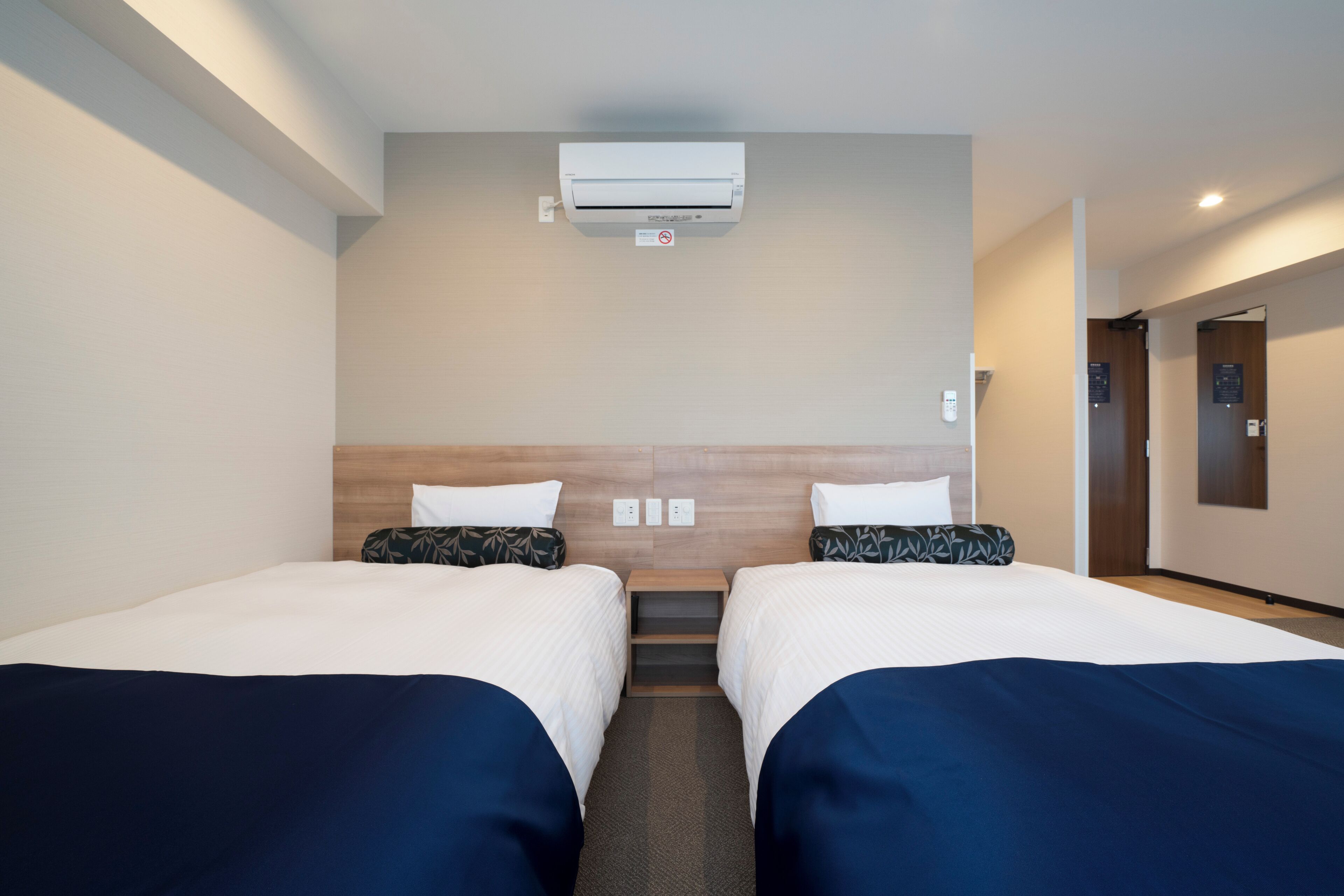 standard twin room | desk, free wifi, bed sheets
