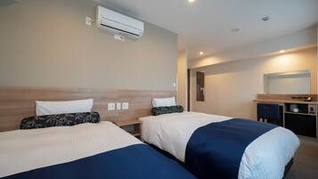 Escritorio, wifi gratis y ropa de cama
