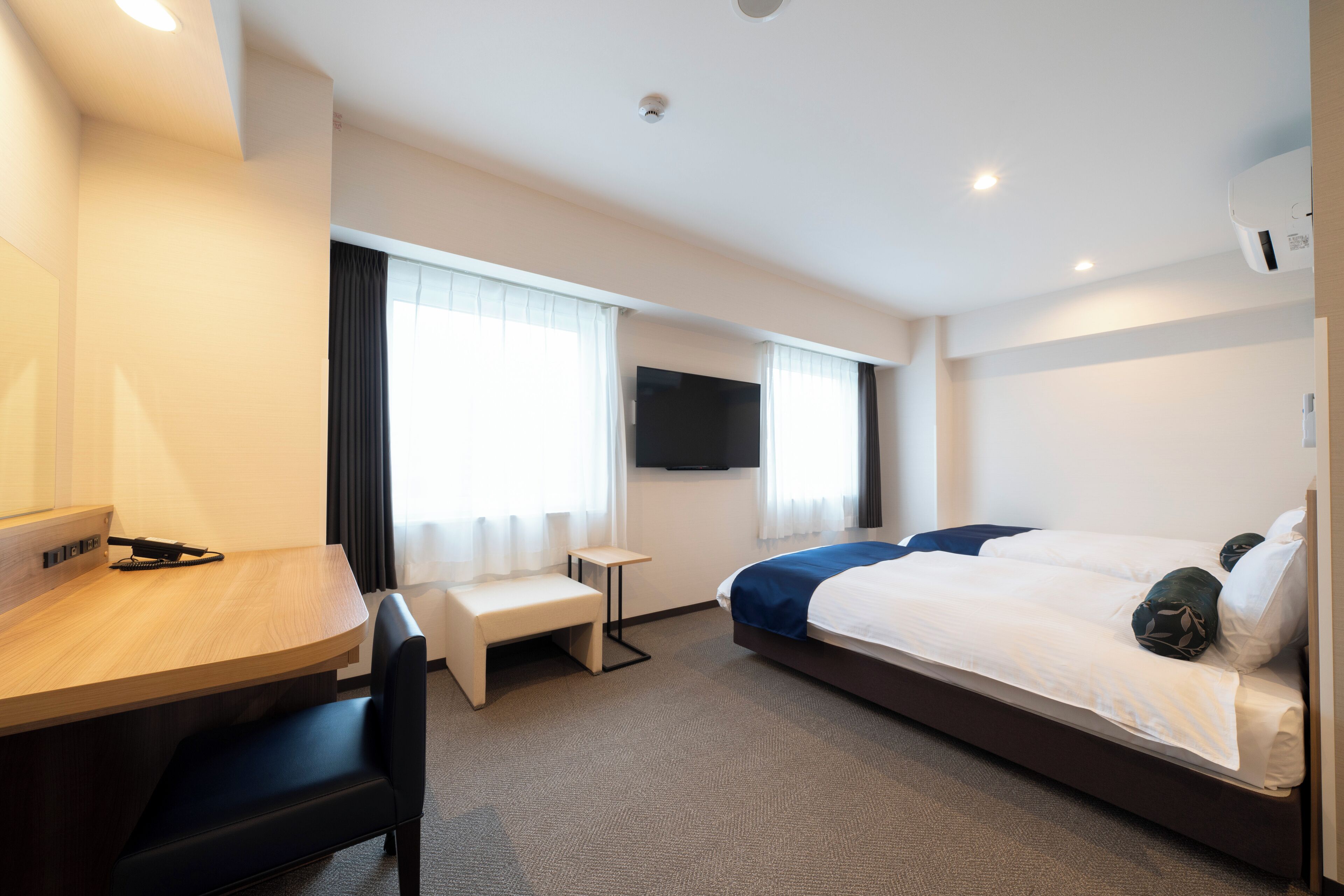 standard twin room | desk, free wifi, bed sheets