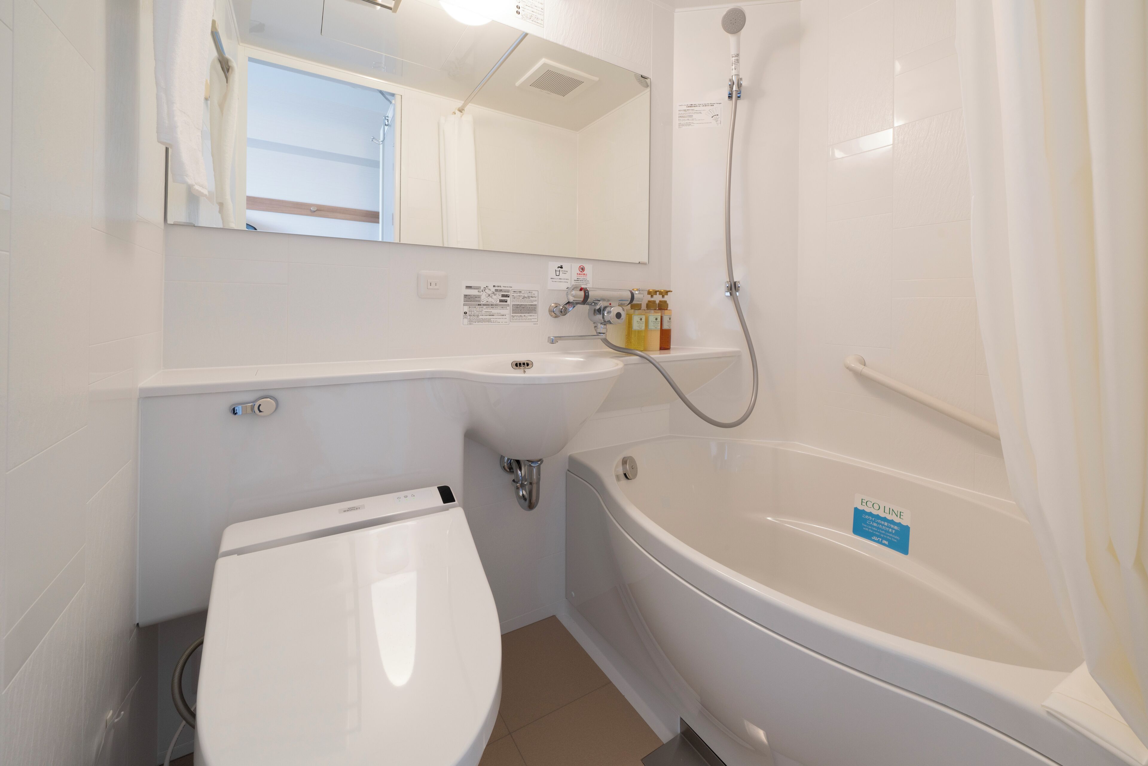 combined shower/bathtub, free toiletries, hair dryer, slippers