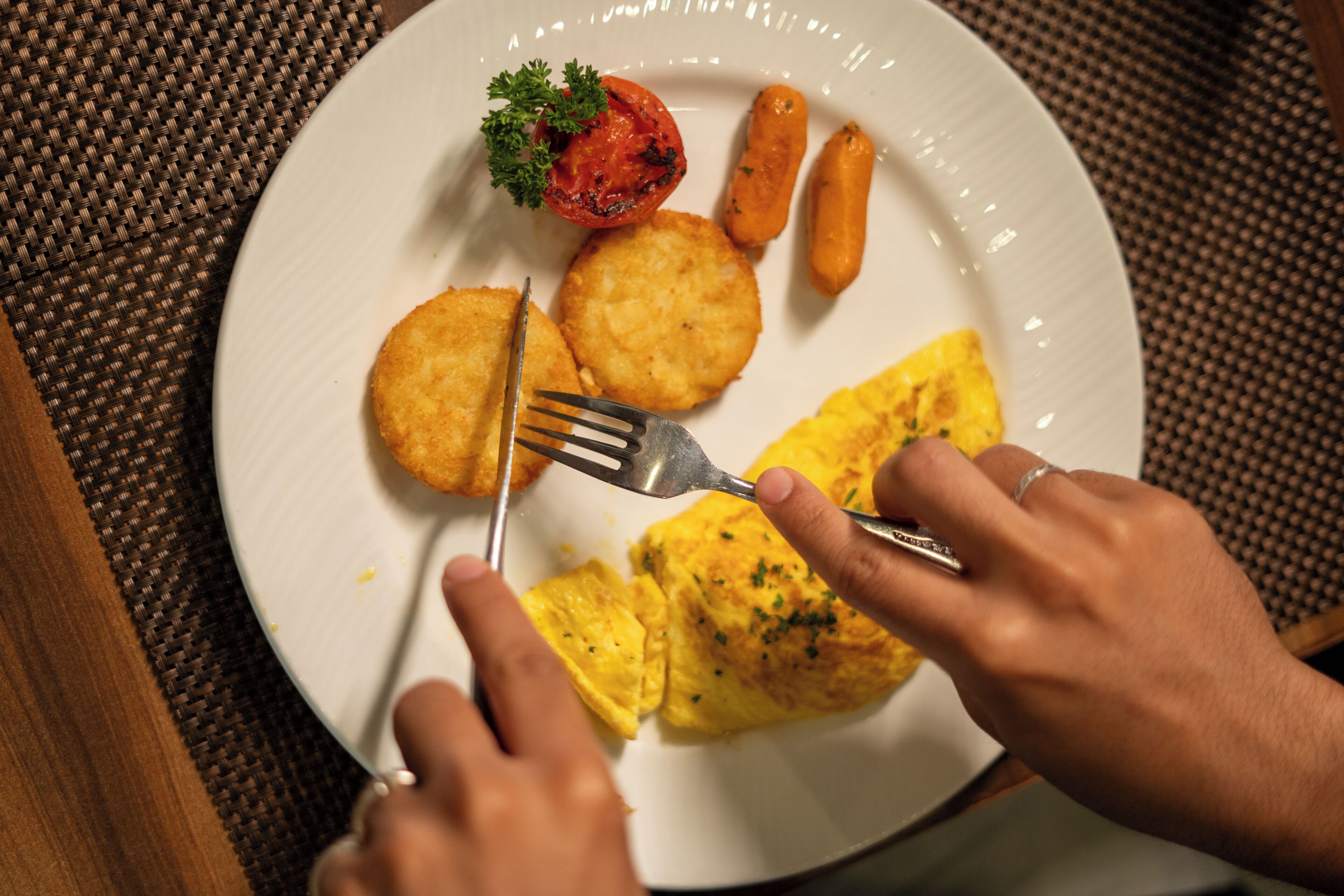 A plate with food items including a tomato, carrots, and a piece of toast.