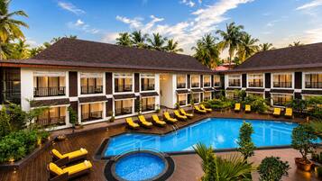 Outdoor pool, pool umbrellas, sun loungers