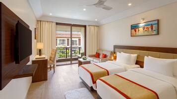 Minibar, coffres-forts dans les chambres, bureau