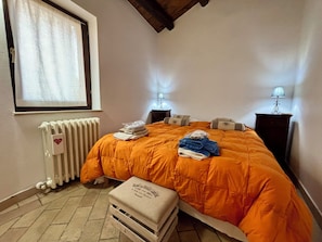 2 chambres, chambres insonorisées, fer et planche à repasser