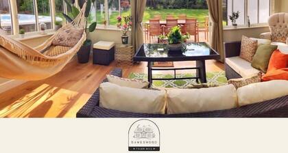Daweswood Guest Suite - luxury retreat & hot tub.