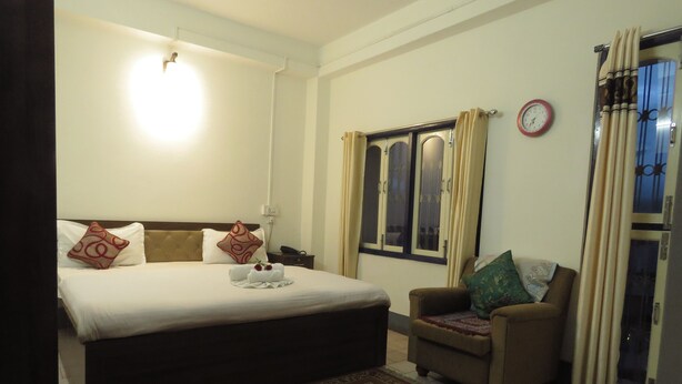 Room | Hypo-allergenic bedding available, desk, laptop workspace - hotel lhasa residency (Gangtok)