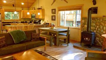 Villa (3 Bedrooms) | Private kitchen | Coffee/tea maker, fridge, microwave, oven