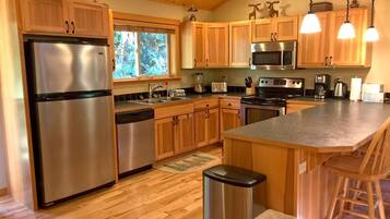 Villa (3 Bedrooms) | Private kitchen | Coffee/tea maker, fridge, microwave, oven