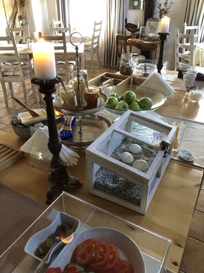 Free daily buffet breakfast