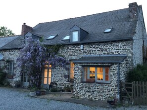 Mặt tiền nơi lưu trú