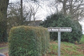 Property grounds - Chambres d'hotes Bastia et Bonifacio (Retiers)