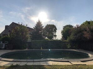 Outdoor pool, pool loungers - Chambres d'hotes Bastia et Bonifacio (Retiers)