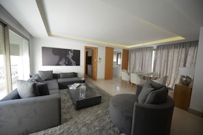 Comfort-lejlighed | Opholdsområde | Fladskærms-tv