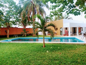 Outdoor pool - Sarada Lodge Hotel (Ouagadougou)