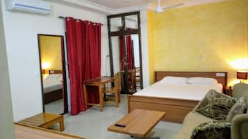 1 bedroom, in-room safe, individually decorated, desk
