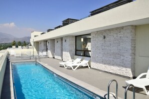 Outdoor pool, a rooftop pool - Stunning Studio Las Verbenas (Santiago)