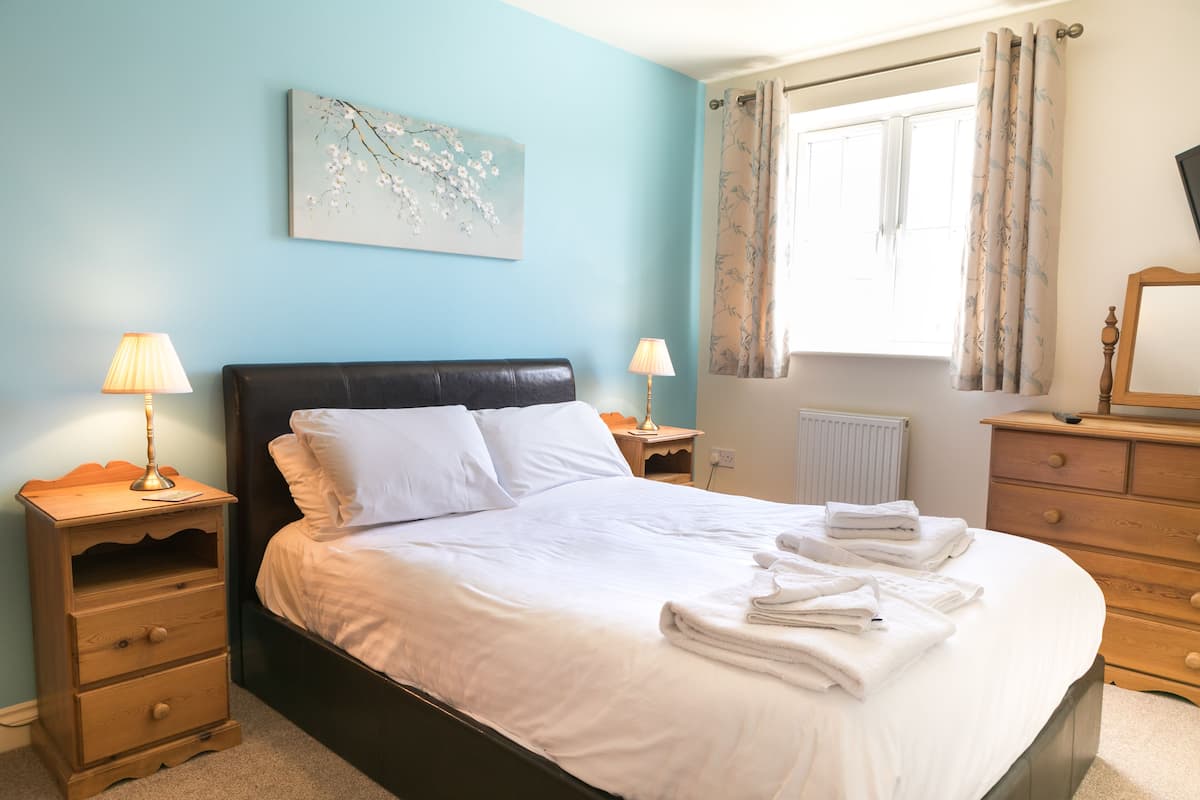 3 slaapkamers, een strijkplank/strijkijzer, beddengoed