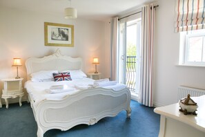 مكواة/لوح كي وملاءات أسرّة