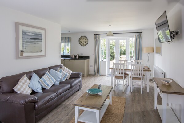 تلفزيون بشاشة مسطحة