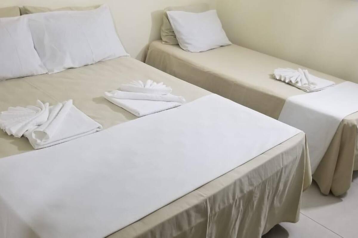 Minibar y ropa de cama
