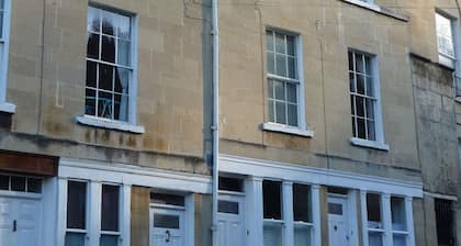 Grade II listed terraced house in Bath, Somerset