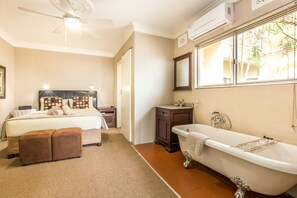 Room, Sea View | Individually decorated, desk, free WiFi, bed sheets - Fairway Guesthouse (Durban North)