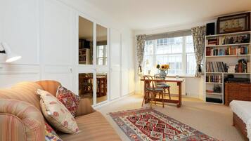 Departamento urbano (2 Bedrooms) | Sala de estar | Televisión