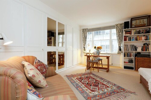 JOIVY 2 bed Flat by Maida Vale Tube & Shops